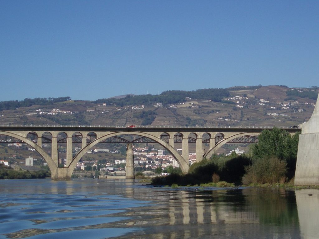  Intervenção na ponte entre Régua e Lamego condiciona trânsito - Jornal do Centro
