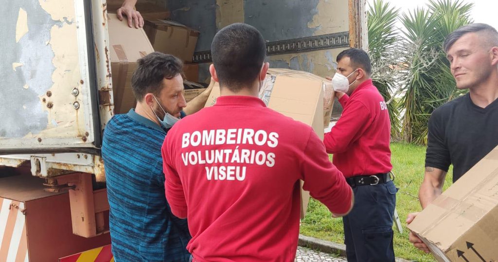  Ucrânia: bombeiros de Viseu recolhem bens. Liga apela à doação de capacetes - Jornal do Centro