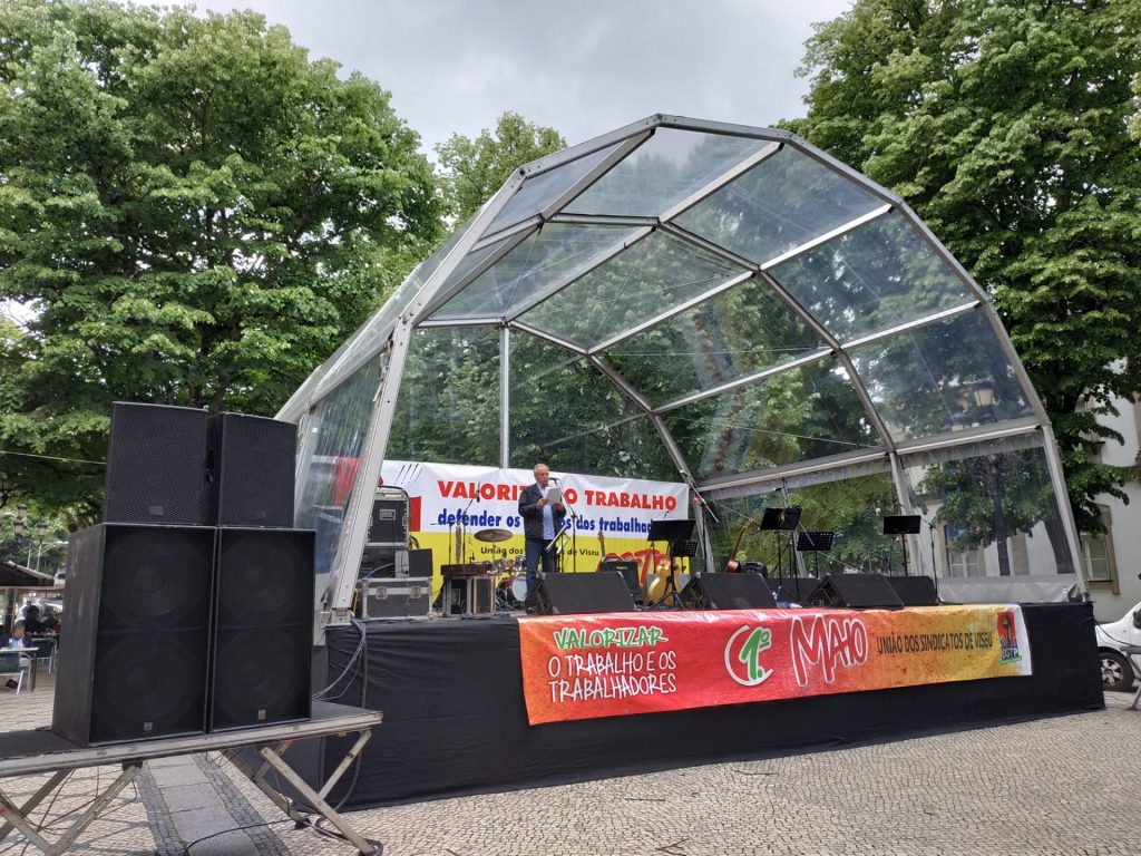  Com as cores de Abril, dezenas pediram mais direitos no 1º de Maio em Viseu - Jornal do Centro