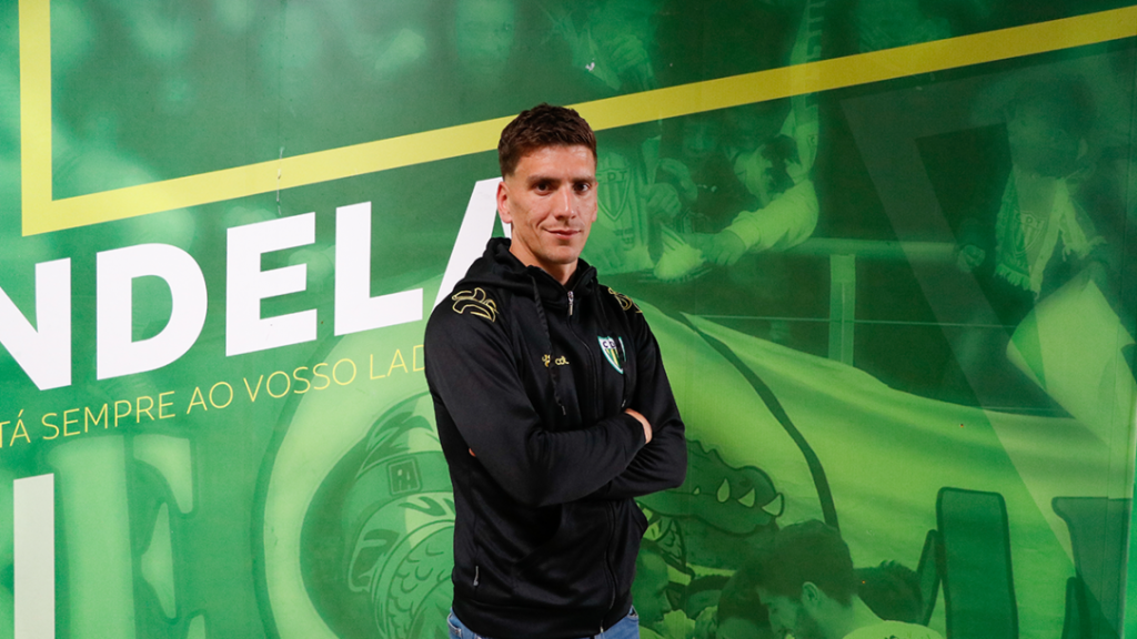  CD Tondela: Ricardo Alves renova. Capitão mostra-se ‘super feliz’ - Jornal do Centro