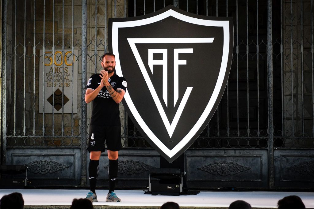  Capitão do Académico de Viseu prolongou ligação ao clube até 2026 - Jornal do Centro