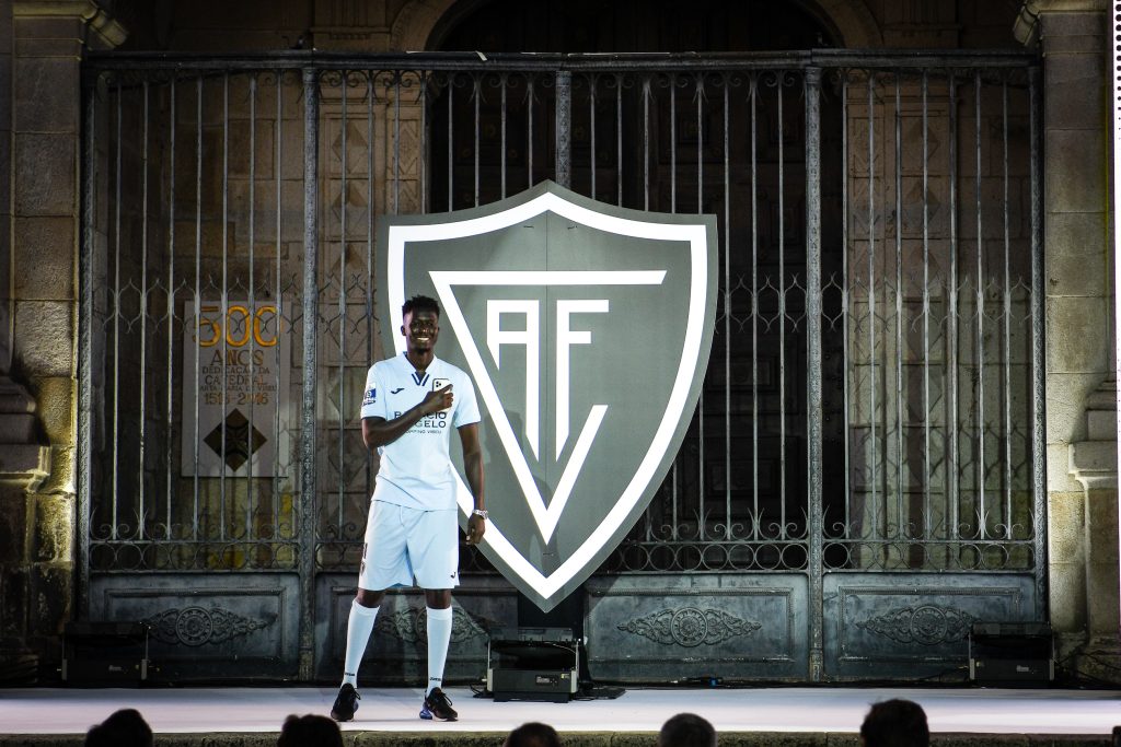  Académico de Viseu: Guarda-redes Mbaye renova