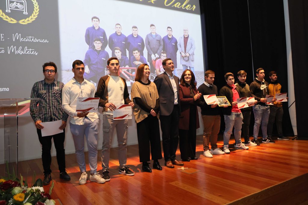  Agrupamento de Resende premiou o mérito e valores da comunidade escolar - Jornal do Centro
