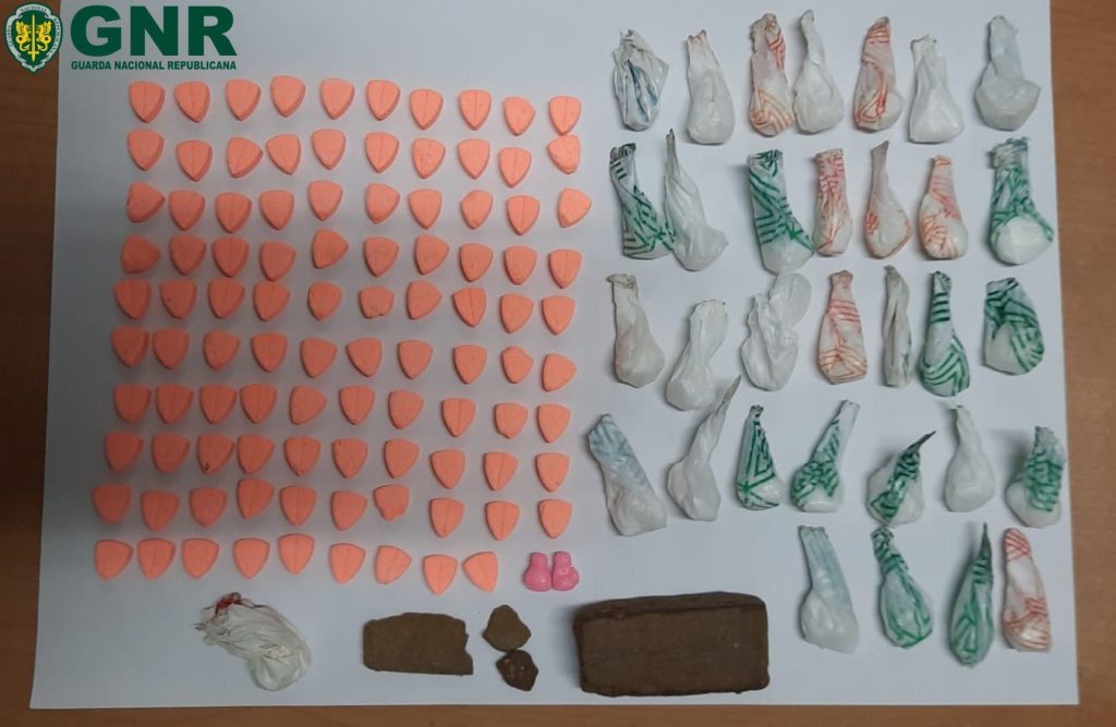  Cinfães: GNR apanha homem que tentou fugir ‘carregado’ de droga - Jornal do Centro