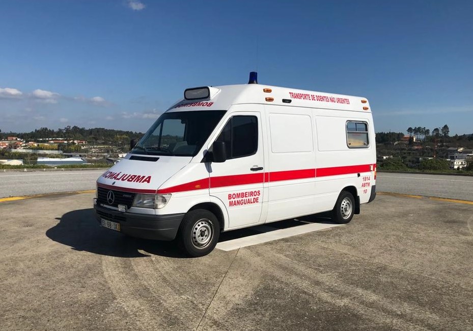  Ucrânia: Bombeiros doam ambulância e querem ‘enchê-la’ com material hospitalar - Jornal do Centro