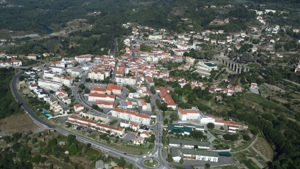  Três parques infantis vão ser instalados em Vouzela - Jornal do Centro