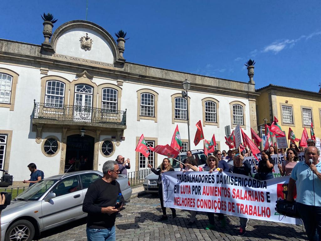  Funcionários da Misericórdia de Viseu em protesto para exigir pagamento de diuturnidades - Jornal do Centro
