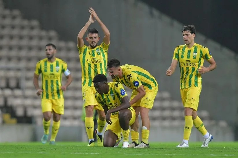  Tondela vence Boavista no Estádio do Bessa em dia de aniversário dos ‘axadrezados’ - Jornal do Centro