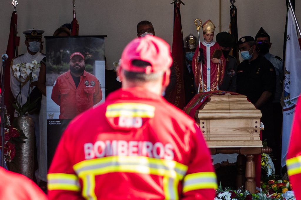  Homenagem a bombeiro morto em Oliveira de Frades adiada para quarta-feira - Jornal do Centro