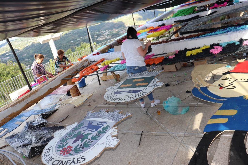  Arco de 40 metros volta a erguer-se em Cinfães - Jornal do Centro