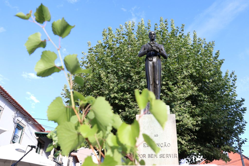  Estátua do Escanção foi requalificada em Nelas - Jornal do Centro