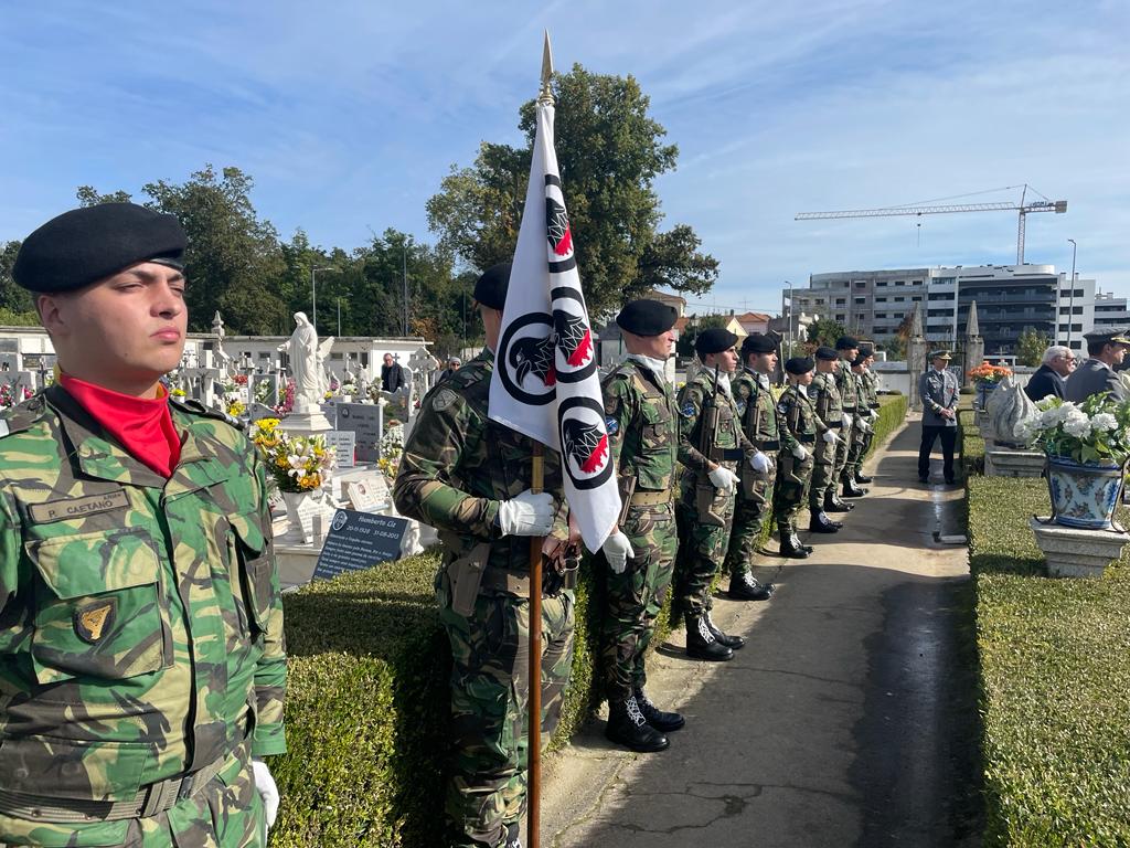  Regimento de Infantaria 14 homenageou militares mortos no Dia dos Finados - Jornal do Centro