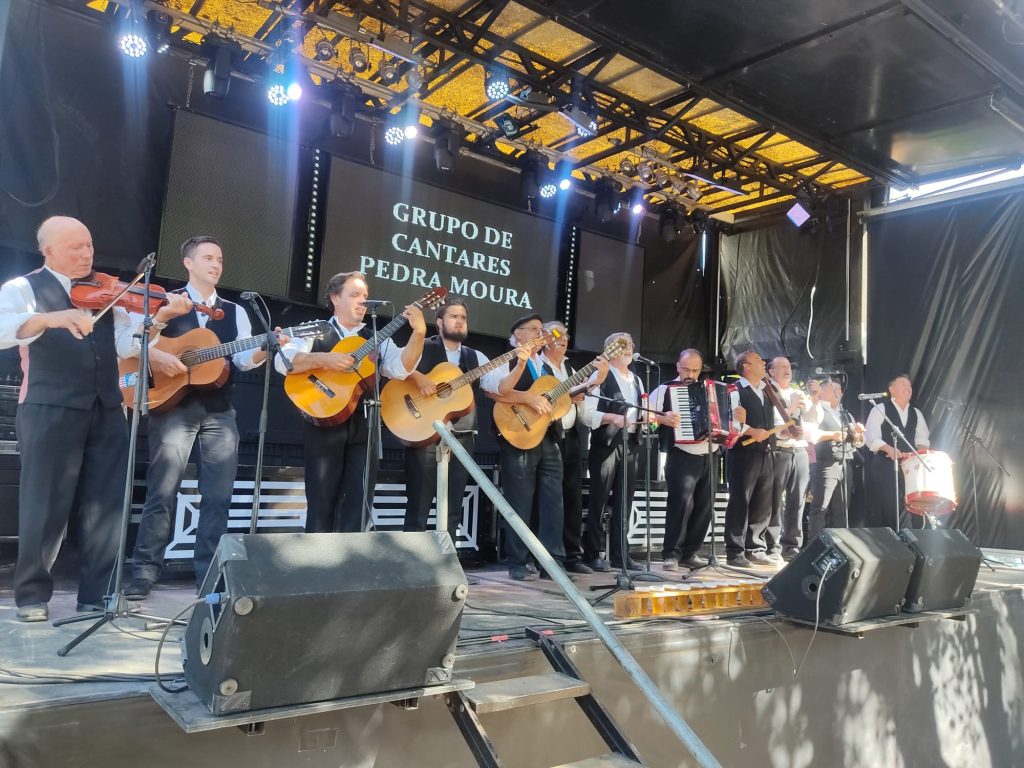  Ao som de grupo de Viseu, António Costa pede que ”haja alegria” em 2024 - Jornal do Centro