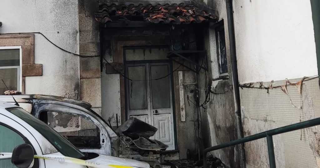  Autoridades investigam incêndio que deflagrou em parque de estacionamento da Misericórdia de Tarouca - Jornal do Centro