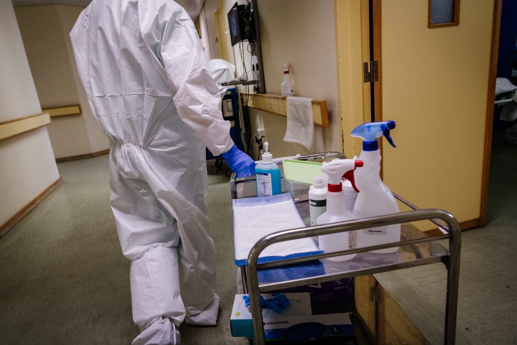  Trabalhadoras de limpeza do Hospital de Viseu manifestaram-se contra corte em subsídio - Jornal do Centro