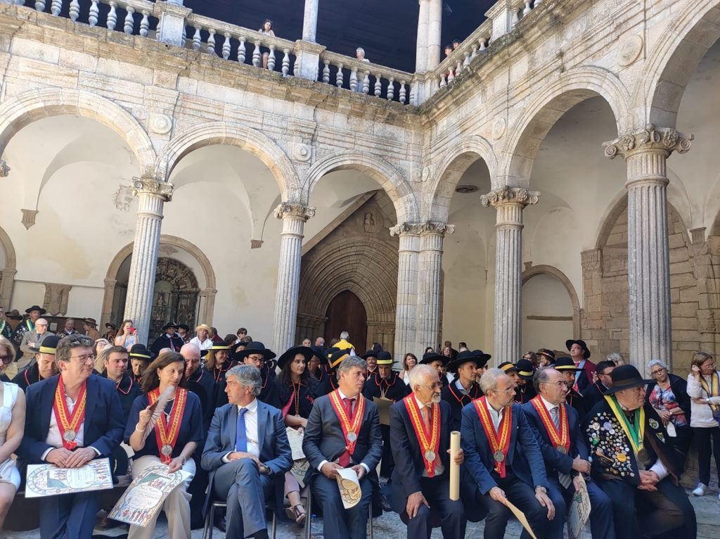  Confraria Grão Vasco entroniza confrades no XI Capítulo da Confraria de Saberes e Sabores da Beira - Jornal do Centro