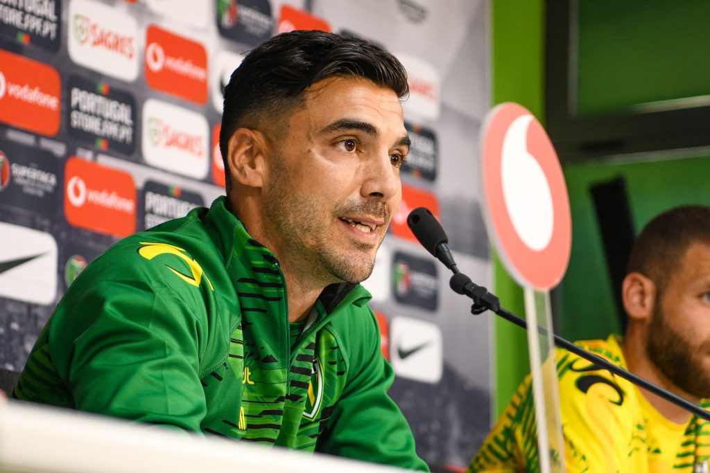  Treinador do CD Tondela castigado por dizer palavrões - Jornal do Centro