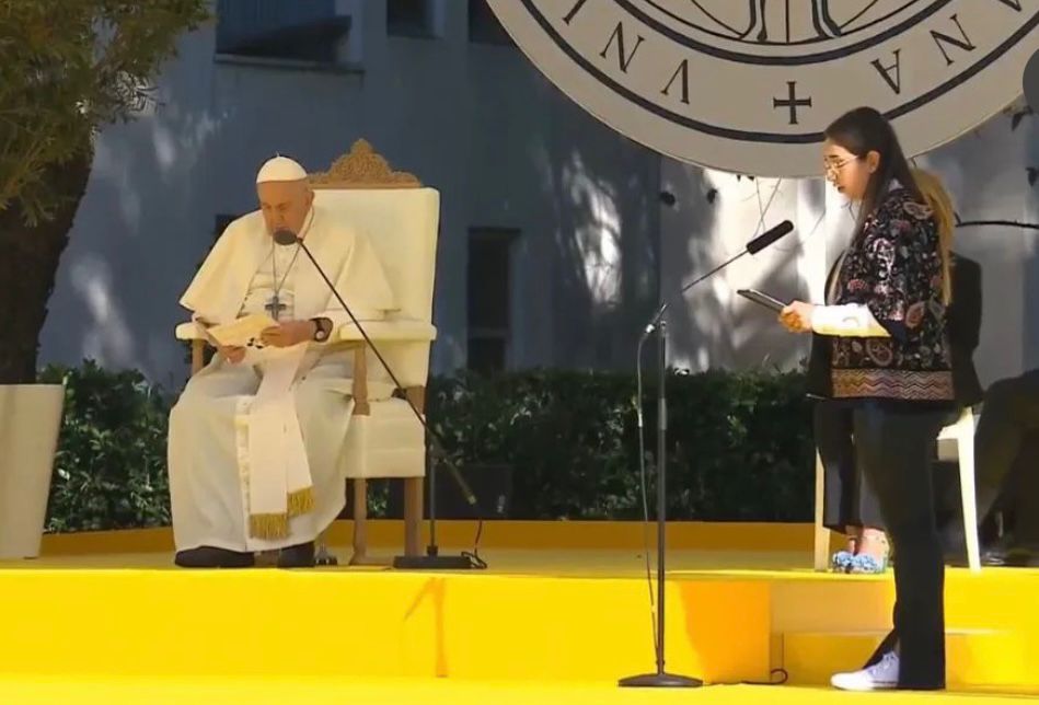  JMJ: Aluna iraniana da Católia de Viseu discursou para o Papa Francisco - Jornal do Centro