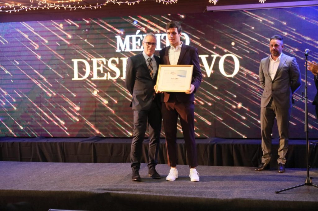  Marco Meneses distinguido na gala da Federação Portuguesa de Natação - Jornal do Centro