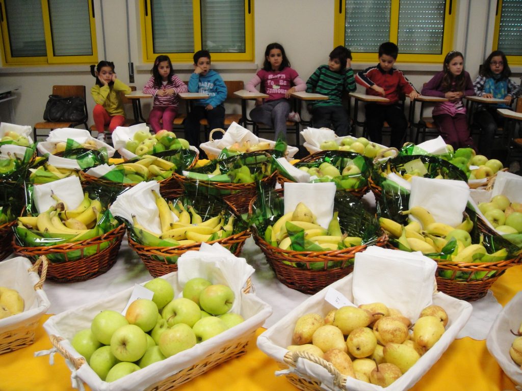  Crianças de Viseu estão a comer mais fruta na escola, conclui estudo - Jornal do Centro
