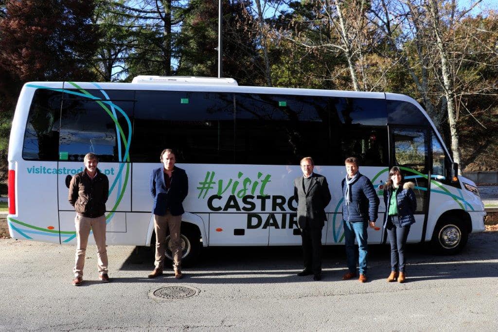  Castro Daire tem novo autocarro para transportar pessoas e promoção do município - Jornal do Centro