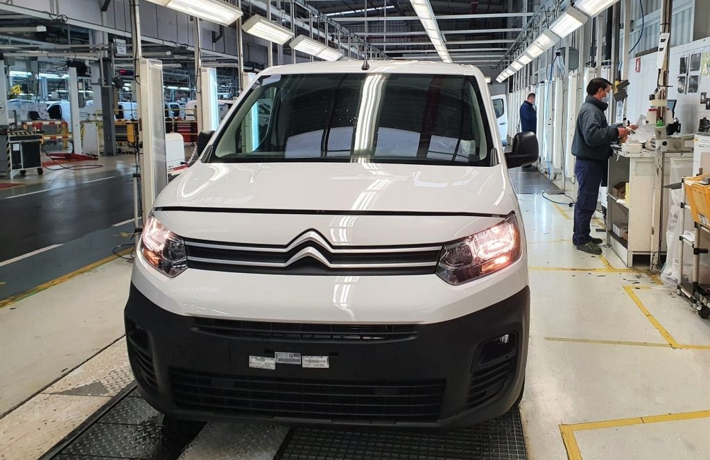  PSA Mangualde produziu a primeira viatura de 2022 - Jornal do Centro