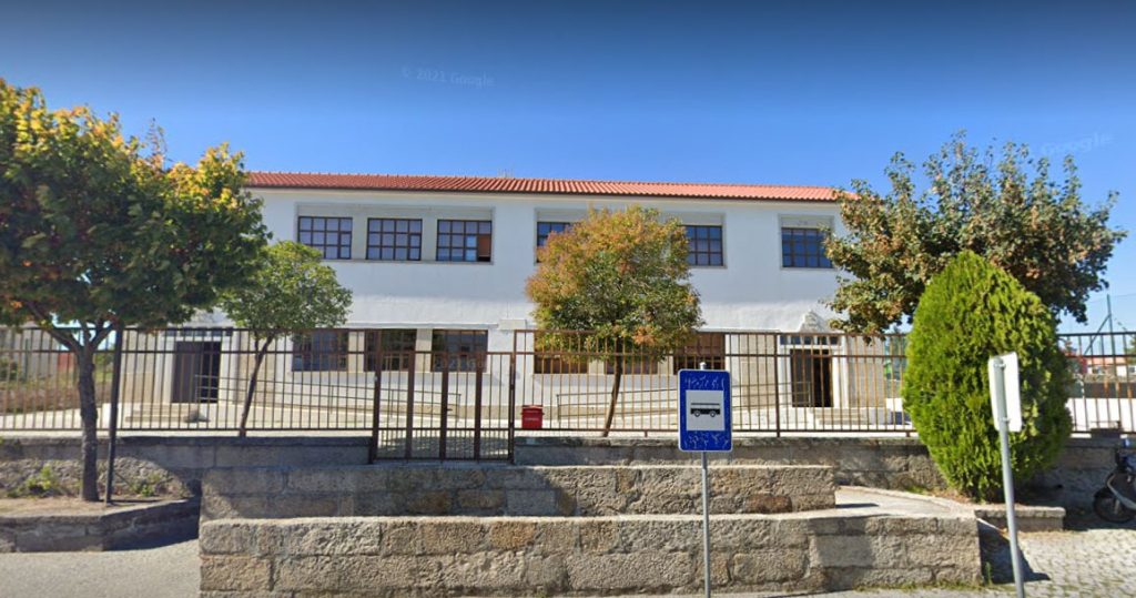  Aguiar da Beira: três escolas abertas para os filhos dos profissionais essenciais - Jornal do Centro