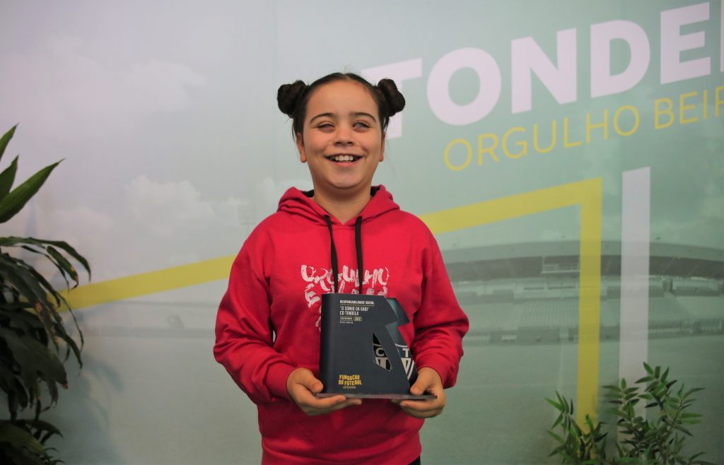  CD Tondela: Clube realiza sonho de adepta invisual e Liga reconhece gesto - Jornal do Centro