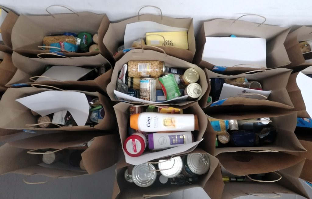  Câmara de Nelas entrega 31 cabazes a famílias carenciadas - Jornal do Centro