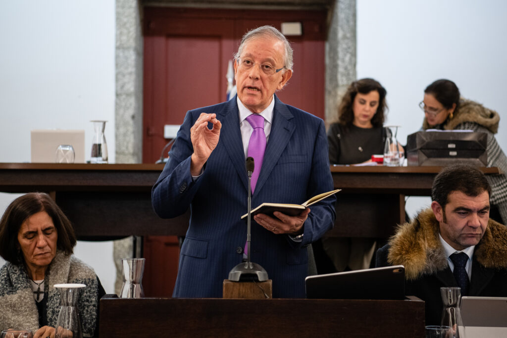  Óbito/Almeida Henriques: Mensagens destacam o “homem e o político” em defesa da sua região - Jornal do Centro