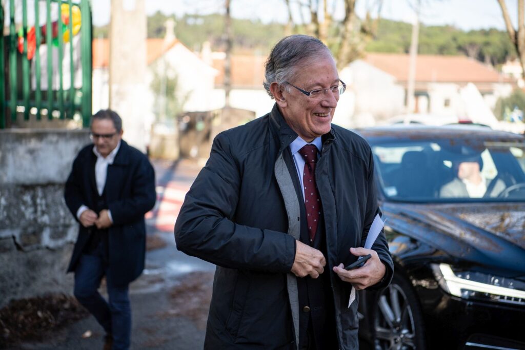  Câmara do Rio de Janeiro lamenta a perda de “amigo” Almeida Henriques - Jornal do Centro