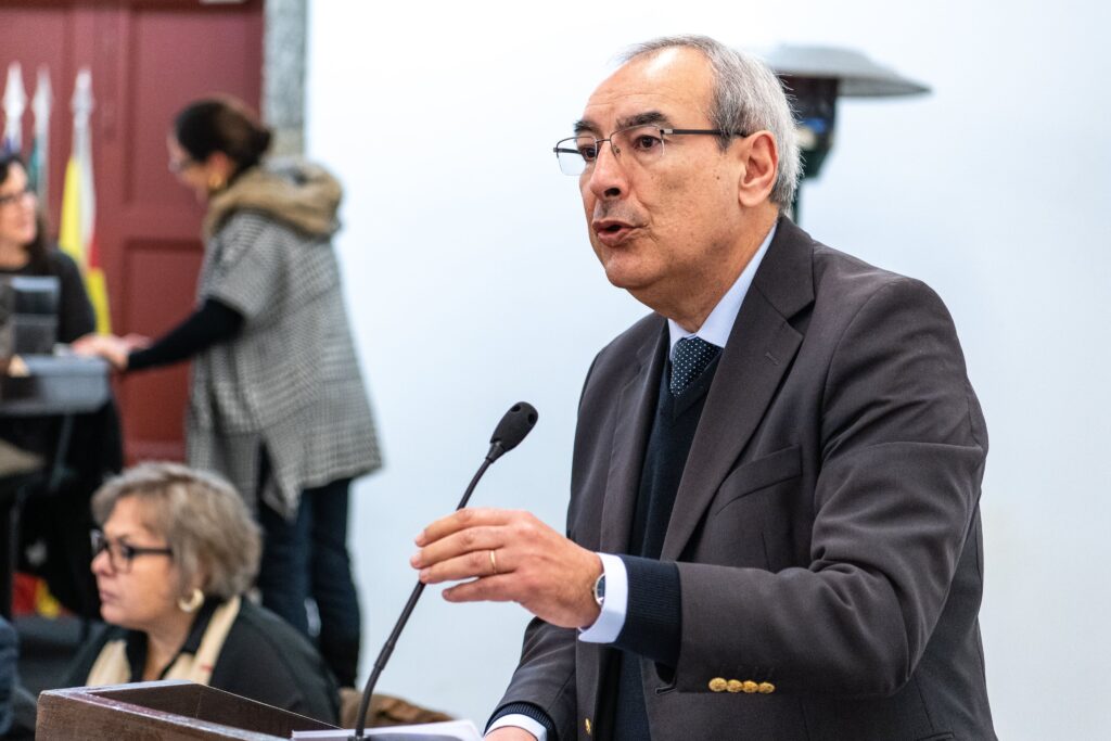  Almeida Henriques: presidente da Assembleia Municipal enaltece “homem de excecional valor” - Jornal do Centro