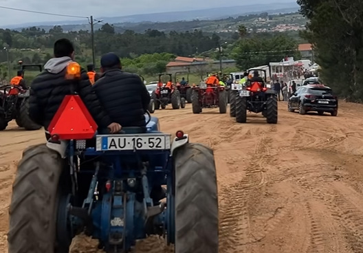  Tratores ‘invadem’ ruas dos concelhos de Mangualde e Viseu