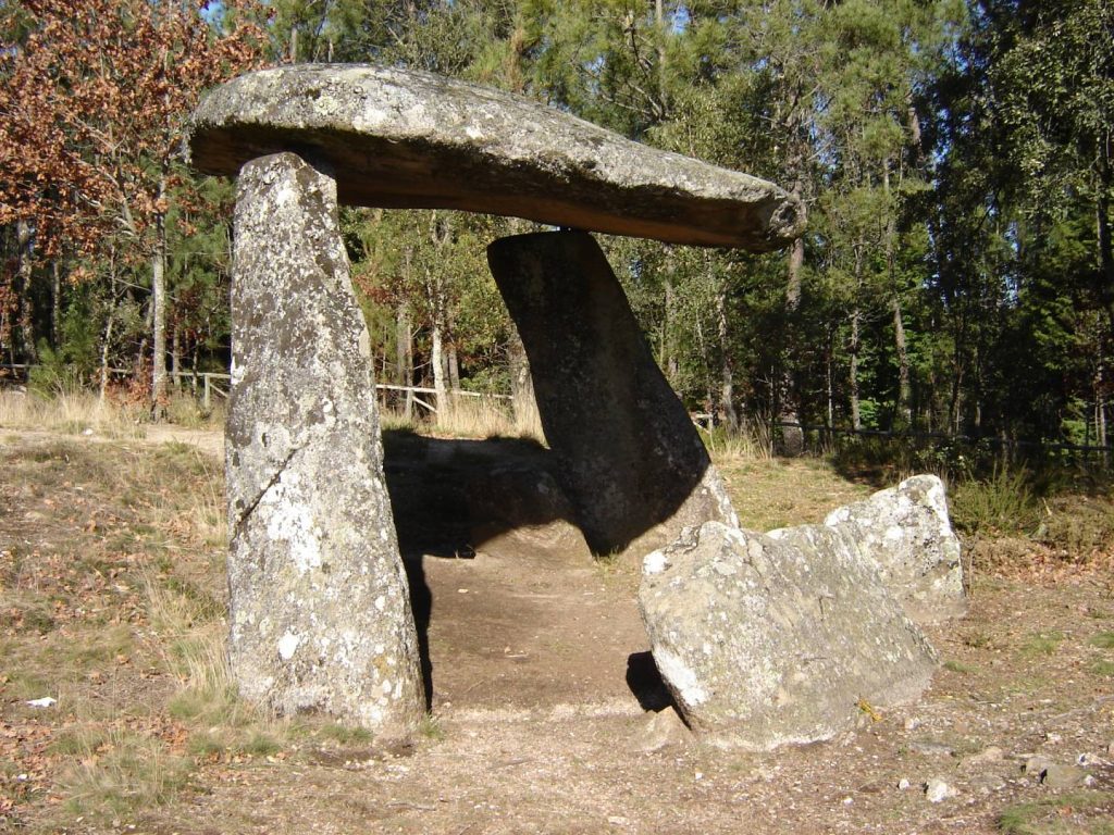  Em Oliveira de Frades, há pedras milenares que contam histórias - Jornal do Centro