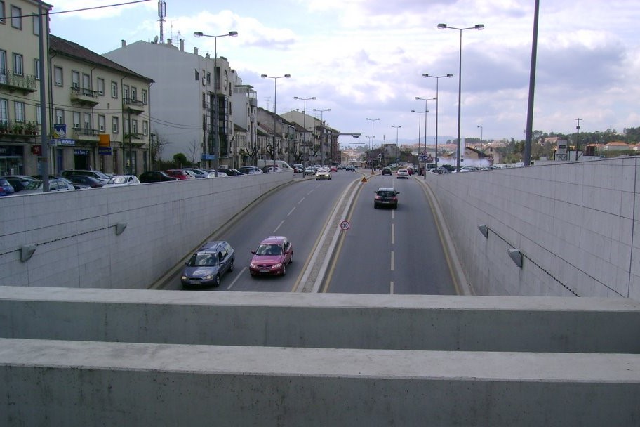 Túnel de Viriato em Viseu cortado ao trânsito à noite - Jornal do Centro