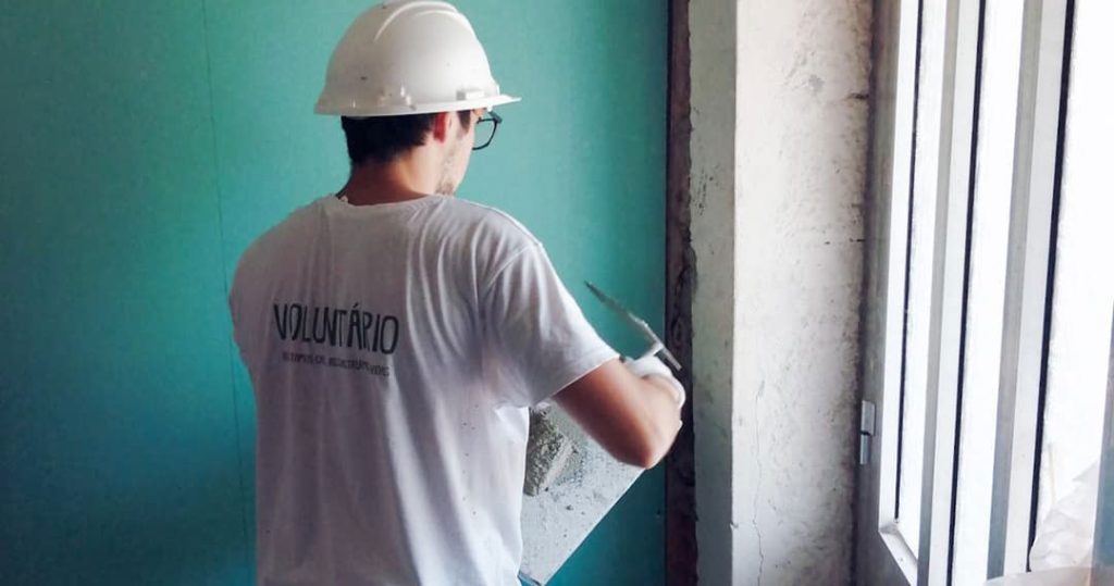  Cerca de 40 voluntários vão requalificar quatro casas em Tondela - Jornal do Centro