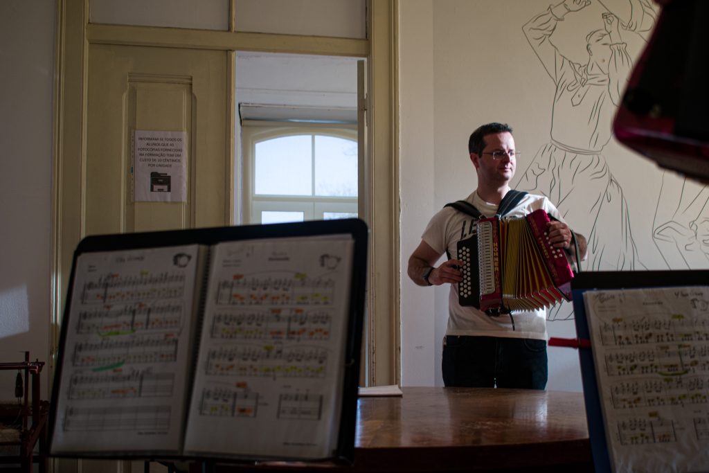  A academia que ambiciona recuperar o folclore tradicional português - Jornal do Centro