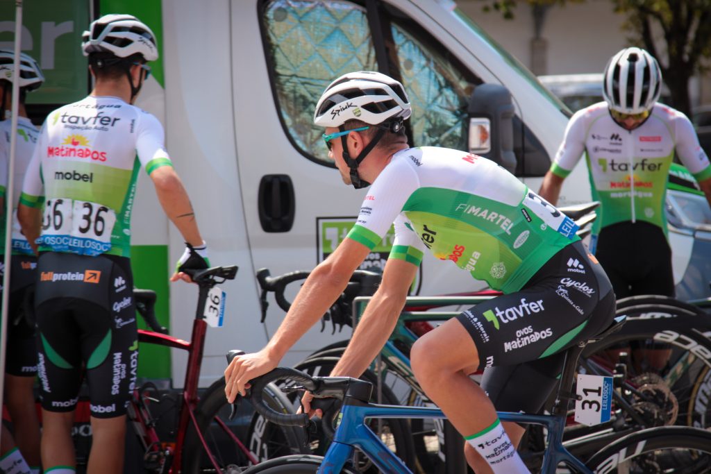  Ciclismo/Grande Prémio JN: Tavfer ‘salva-se’ em dia de muitas quedas por causa da chuva