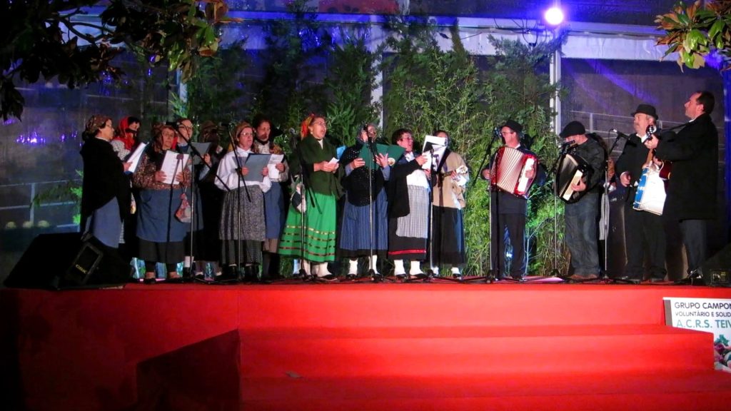  Grupos de Teivas cantam as janeiras ao Presidente da República - Jornal do Centro