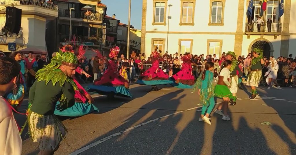  Samba, carros alegóricos e animação no Carnaval em Resende - Jornal do Centro