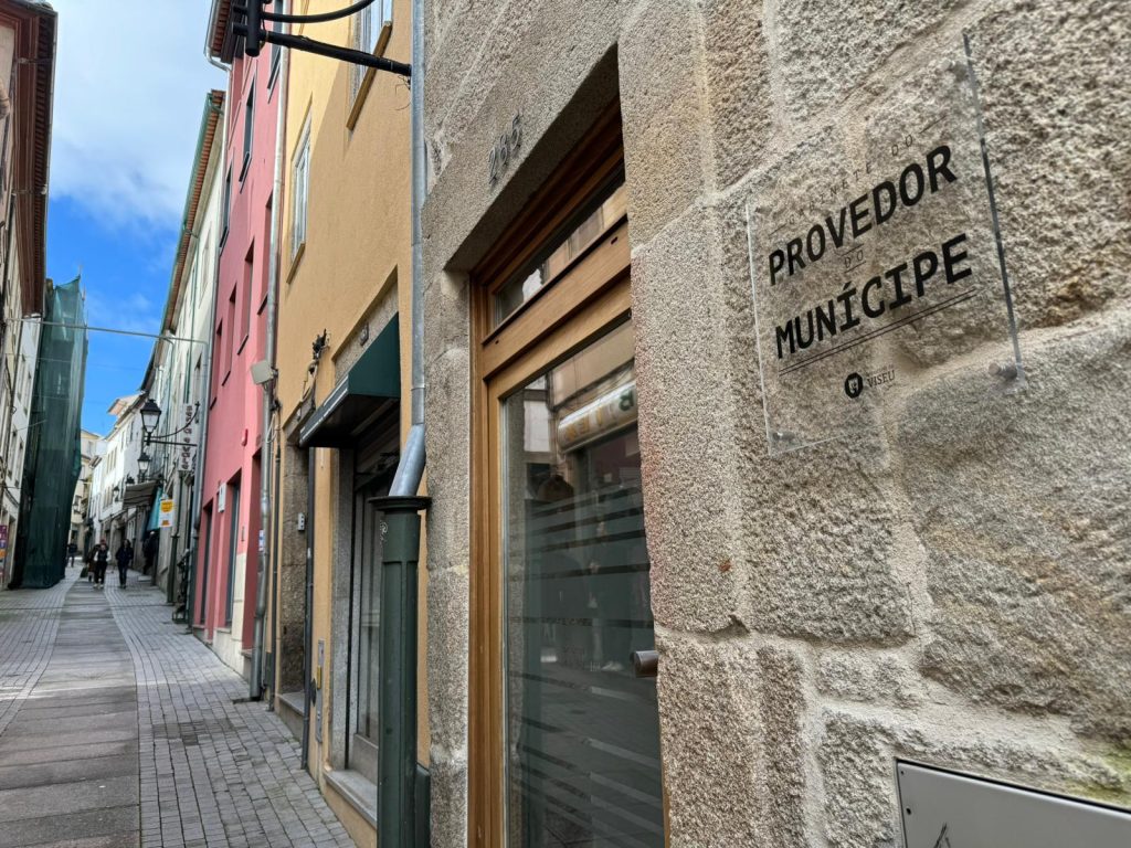  Queixas e reclamações em Viseu passam a ser feitas na Rua Direita, na nova “casa” do Provedor do Município - Jornal do Centro