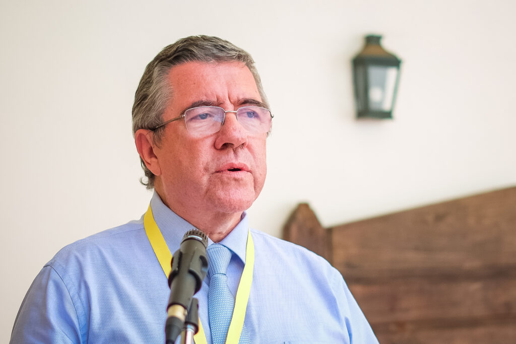  Jorge Coelho lamenta a morte do “grande amigo” Almeida Henriques - Jornal do Centro