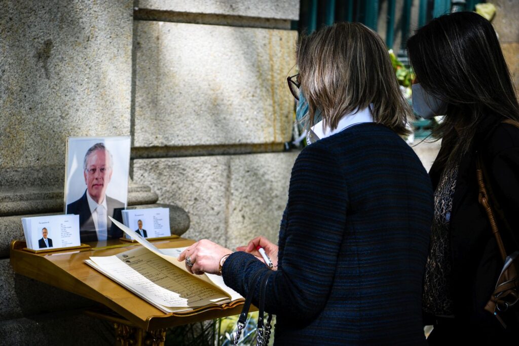 Homenagem a Almeida Henriques no dia do seu aniversário - Jornal do Centro