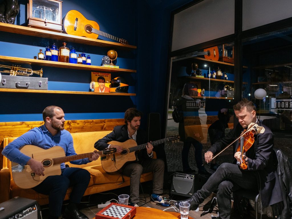  A música “gypsy jazz” dos anos 30 na rota do Festival Django, em Viseu - Jornal do Centro