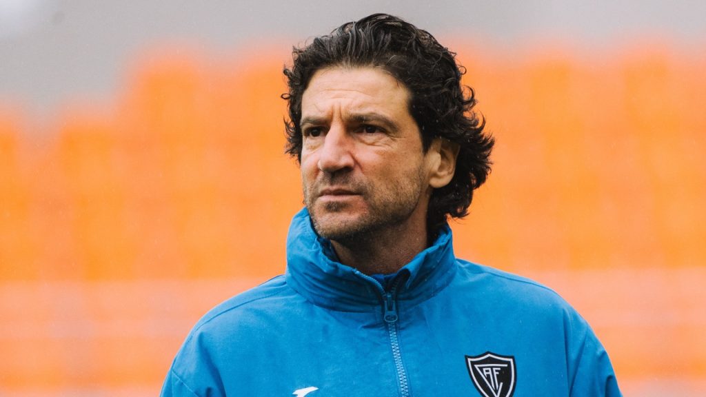  Jorge Simão deixa comando técnico do Académico de Viseu - Jornal do Centro