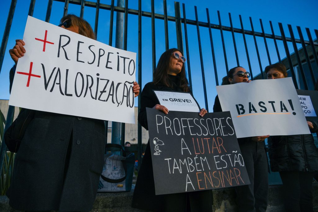  Greve de professores encerra escolas em Penalva do Castelo - Jornal do Centro