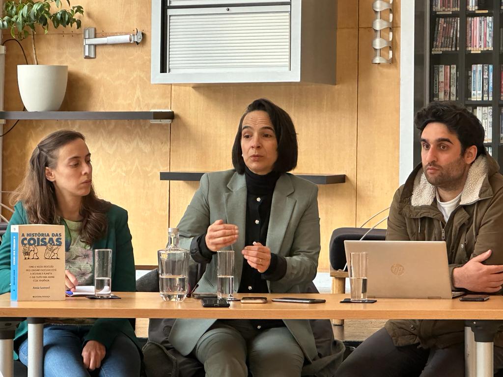  Um casal, o filho Mundo e uma peça que se estreia em Viseu sobre o consumo excessivo - Jornal do Centro