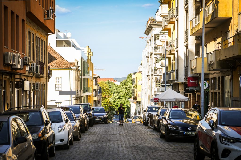  Viseu: Remoção de grua corta Rua Miguel Bombarda este sábado - Jornal do Centro
