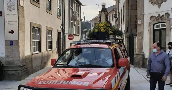  Vouzela celebra o padroeiro S. Frei Gil com homenagens e tapetes de flores - Jornal do Centro