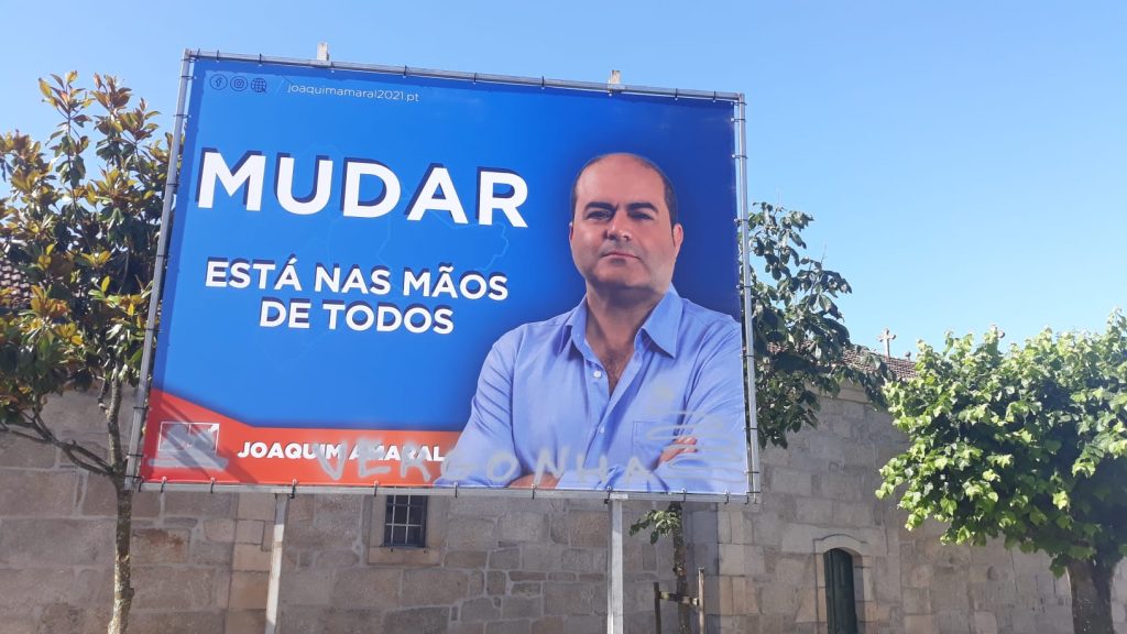  Cartazes do candidato do PSD/CDS à CM de Nelas vandalizados - Jornal do Centro